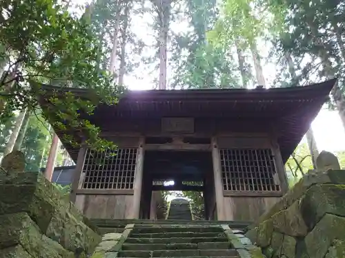 雲峰寺の山門