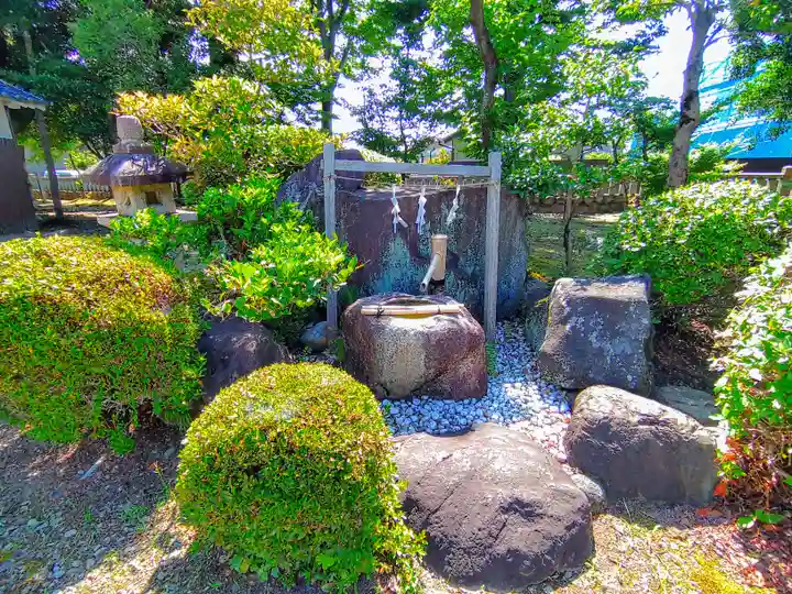 籠守勝手神社(木曽川町黒田)の庭園