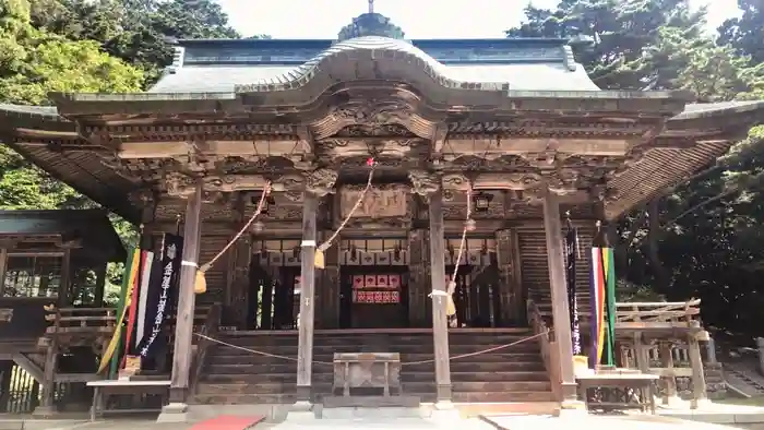 金華山黄金山神社の本殿