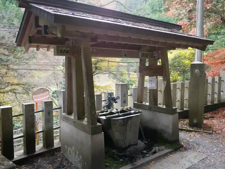 九頭龍神社の手水舎