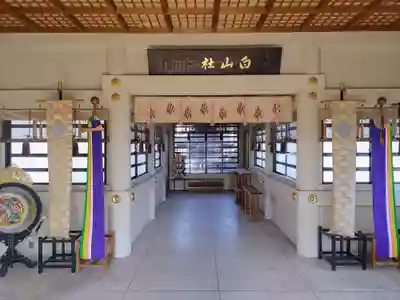 白山社の本殿・本堂