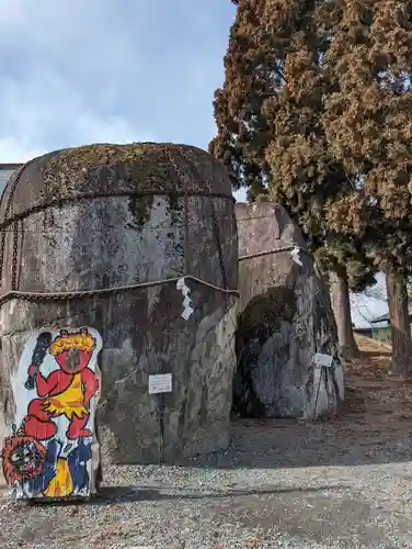三ツ石神社(岩手県)