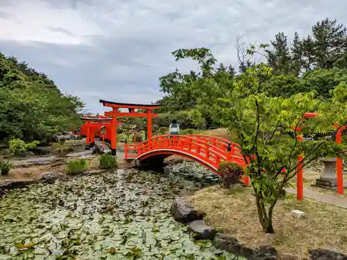 高山稲荷神社の庭園