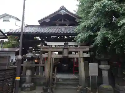 被官稲荷神社の鳥居