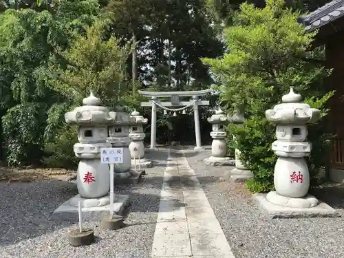 三軒地稲荷神社の鳥居