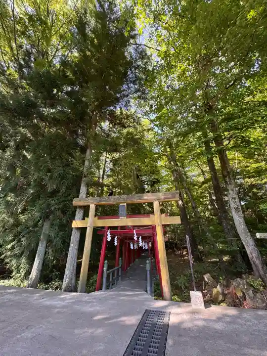 新屋山神社(山梨県)