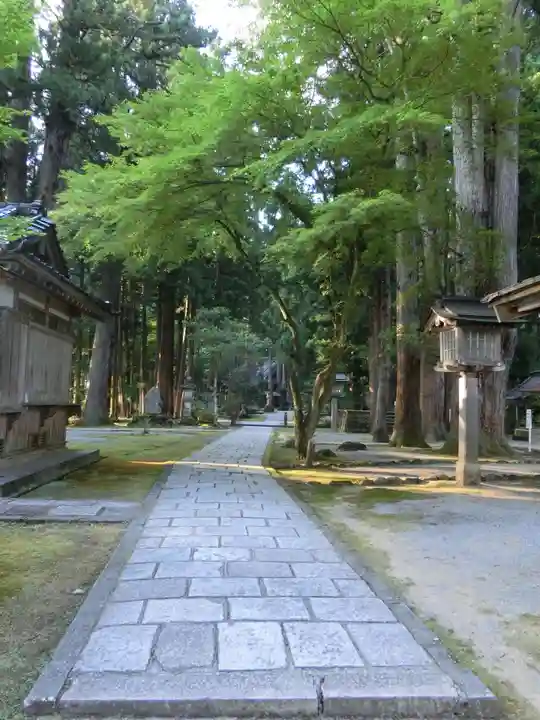 雄山神社中宮祈願殿のその他建物