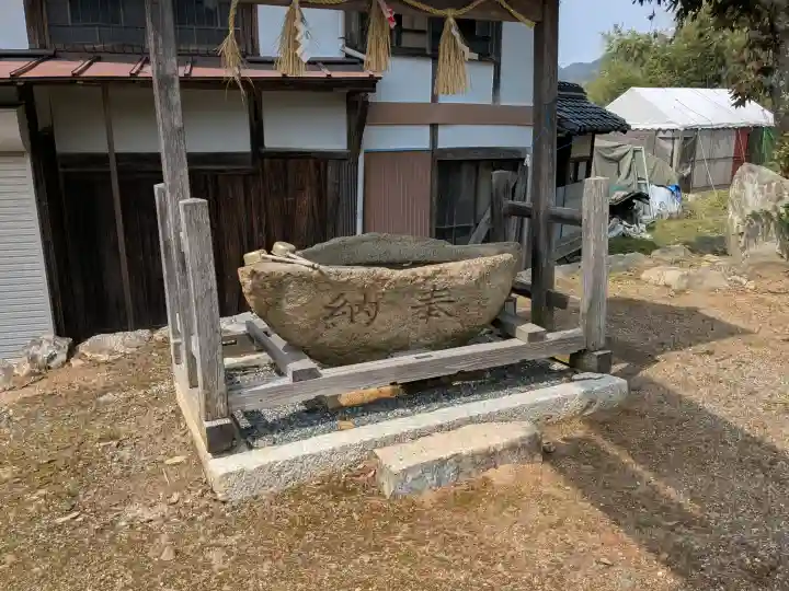 八幡神社の{uncategorized: "未分類", other: "その他", undefined: "問題あり", building: "その他建物", grave: "お墓", sacred_gate: "鳥居", guardian: "狛犬", statue: "像", buddha: "仏像", history: "歴史", nature: "自然", garden: "庭園", animal: "動物", pagoda: "塔", temizu: "手水舎", mountain_gate: "山門・神門", sanctuary: "本殿・本堂", subordinate: "末社・摂社", art: "芸術", scenery: "景色", jizo: "地蔵", ema: "絵馬", goshuin: "御朱印", omikuji: "おみくじ", items: "授与品その他", amulet: "お守り", goshuincho: "御朱印帳", eats: "食事", festival: "お祭り", votive_dance: "神楽", shichigosan: "七五三参", wedding: "結婚式", experience: "体験その他", initially: "初詣", around: "周辺", anti_infection: "感染症対策"}