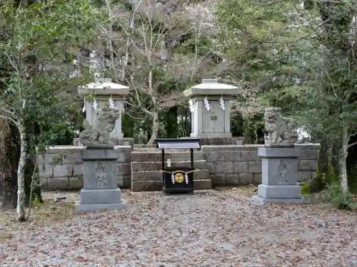 大斎原（熊野本宮大社旧社地）の{uncategorized: "未分類", other: "その他", undefined: "問題あり", building: "その他建物", grave: "お墓", sacred_gate: "鳥居", guardian: "狛犬", statue: "像", buddha: "仏像", history: "歴史", nature: "自然", garden: "庭園", animal: "動物", pagoda: "塔", temizu: "手水舎", mountain_gate: "山門・神門", sanctuary: "本殿・本堂", subordinate: "末社・摂社", art: "芸術", scenery: "景色", jizo: "地蔵", ema: "絵馬", goshuin: "御朱印", omikuji: "おみくじ", items: "授与品その他", amulet: "お守り", goshuincho: "御朱印帳", eats: "食事", festival: "お祭り", votive_dance: "神楽", shichigosan: "七五三参", wedding: "結婚式", experience: "体験その他", initially: "初詣", around: "周辺", anti_infection: "感染症対策"}