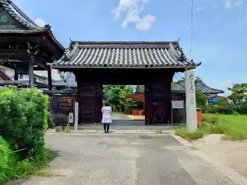 浄蓮寺の山門