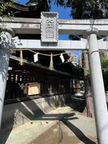 大江神社の{uncategorized: "未分類", other: "その他", undefined: "問題あり", building: "その他建物", grave: "お墓", sacred_gate: "鳥居", guardian: "狛犬", statue: "像", buddha: "仏像", history: "歴史", nature: "自然", garden: "庭園", animal: "動物", pagoda: "塔", temizu: "手水舎", mountain_gate: "山門・神門", sanctuary: "本殿・本堂", subordinate: "末社・摂社", art: "芸術", scenery: "景色", jizo: "地蔵", ema: "絵馬", goshuin: "御朱印", omikuji: "おみくじ", items: "授与品その他", amulet: "お守り", goshuincho: "御朱印帳", eats: "食事", festival: "お祭り", votive_dance: "神楽", shichigosan: "七五三参", wedding: "結婚式", experience: "体験その他", initially: "初詣", around: "周辺", anti_infection: "感染症対策"}