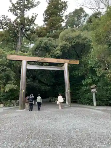 伊勢神宮外宮（豊受大神宮）の{uncategorized: "未分類", other: "その他", undefined: "問題あり", building: "その他建物", grave: "お墓", sacred_gate: "鳥居", guardian: "狛犬", statue: "像", buddha: "仏像", history: "歴史", nature: "自然", garden: "庭園", animal: "動物", pagoda: "塔", temizu: "手水舎", mountain_gate: "山門・神門", sanctuary: "本殿・本堂", subordinate: "末社・摂社", art: "芸術", scenery: "景色", jizo: "地蔵", ema: "絵馬", goshuin: "御朱印", omikuji: "おみくじ", items: "授与品その他", amulet: "お守り", goshuincho: "御朱印帳", eats: "食事", festival: "お祭り", votive_dance: "神楽", shichigosan: "七五三参", wedding: "結婚式", experience: "体験その他", initially: "初詣", around: "周辺", anti_infection: "感染症対策"}