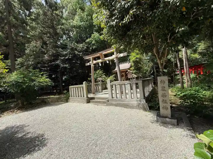 鴨都波神社の{uncategorized: "未分類", other: "その他", undefined: "問題あり", building: "その他建物", grave: "お墓", sacred_gate: "鳥居", guardian: "狛犬", statue: "像", buddha: "仏像", history: "歴史", nature: "自然", garden: "庭園", animal: "動物", pagoda: "塔", temizu: "手水舎", mountain_gate: "山門・神門", sanctuary: "本殿・本堂", subordinate: "末社・摂社", art: "芸術", scenery: "景色", jizo: "地蔵", ema: "絵馬", goshuin: "御朱印", omikuji: "おみくじ", items: "授与品その他", amulet: "お守り", goshuincho: "御朱印帳", eats: "食事", festival: "お祭り", votive_dance: "神楽", shichigosan: "七五三参", wedding: "結婚式", experience: "体験その他", initially: "初詣", around: "周辺", anti_infection: "感染症対策"}