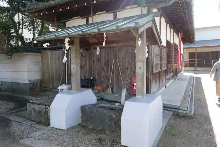 大神神社(粟殿)の手水舎
