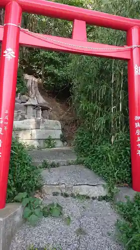 楠森稲荷神社の鳥居