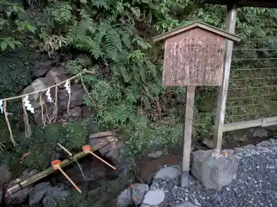 貴船神社の{uncategorized: "未分類", other: "その他", undefined: "問題あり", building: "その他建物", grave: "お墓", sacred_gate: "鳥居", guardian: "狛犬", statue: "像", buddha: "仏像", history: "歴史", nature: "自然", garden: "庭園", animal: "動物", pagoda: "塔", temizu: "手水舎", mountain_gate: "山門・神門", sanctuary: "本殿・本堂", subordinate: "末社・摂社", art: "芸術", scenery: "景色", jizo: "地蔵", ema: "絵馬", goshuin: "御朱印", omikuji: "おみくじ", items: "授与品その他", amulet: "お守り", goshuincho: "御朱印帳", eats: "食事", festival: "お祭り", votive_dance: "神楽", shichigosan: "七五三参", wedding: "結婚式", experience: "体験その他", initially: "初詣", around: "周辺", anti_infection: "感染症対策"}