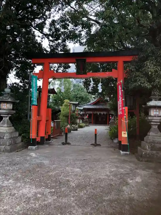 源九郎稲荷神社の鳥居