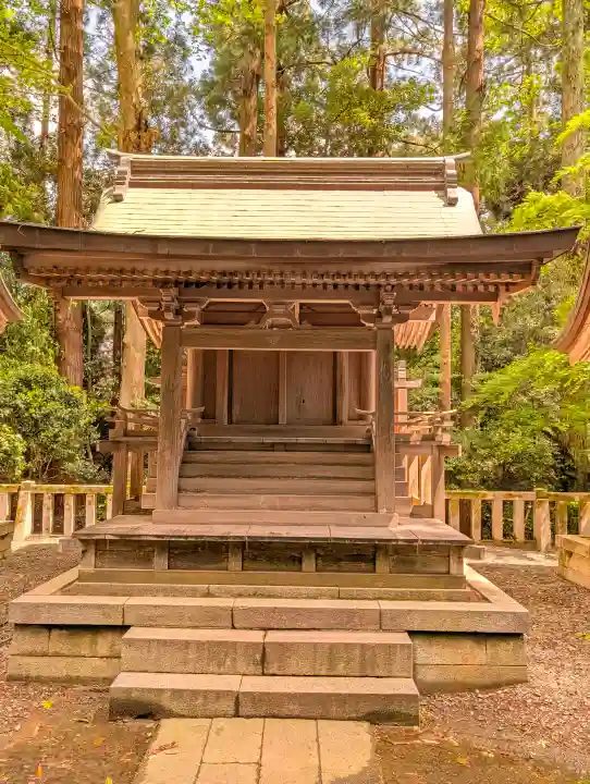 彌彦神社の{uncategorized: "未分類", other: "その他", undefined: "問題あり", building: "その他建物", grave: "お墓", sacred_gate: "鳥居", guardian: "狛犬", statue: "像", buddha: "仏像", history: "歴史", nature: "自然", garden: "庭園", animal: "動物", pagoda: "塔", temizu: "手水舎", mountain_gate: "山門・神門", sanctuary: "本殿・本堂", subordinate: "末社・摂社", art: "芸術", scenery: "景色", jizo: "地蔵", ema: "絵馬", goshuin: "御朱印", omikuji: "おみくじ", items: "授与品その他", amulet: "お守り", goshuincho: "御朱印帳", eats: "食事", festival: "お祭り", votive_dance: "神楽", shichigosan: "七五三参", wedding: "結婚式", experience: "体験その他", initially: "初詣", around: "周辺", anti_infection: "感染症対策"}