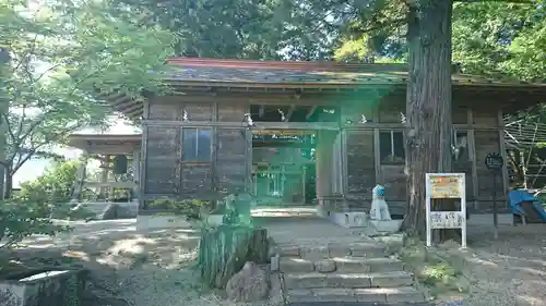 宇那禰神社の本殿