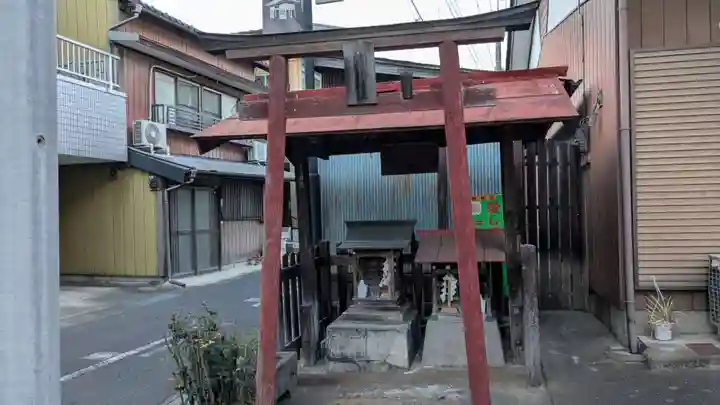 出世稲荷神社の鳥居