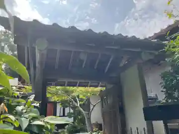 仮宿庵の山門・神門