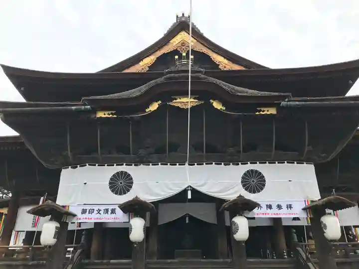 善光寺の本殿・本堂