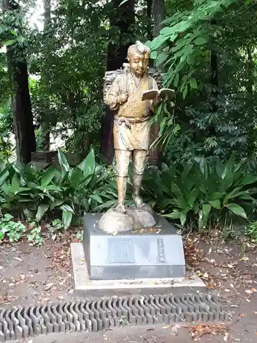 報徳二宮神社の像