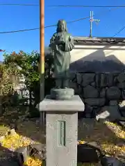 生源寺の像