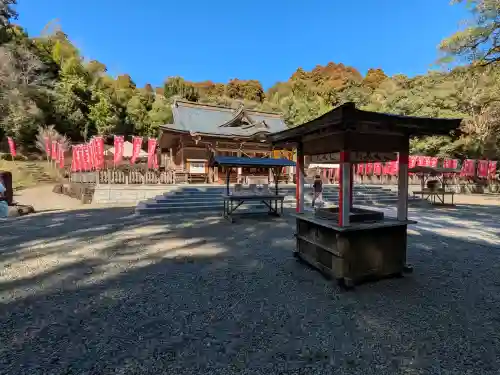 都農神社の{uncategorized: "未分類", other: "その他", undefined: "問題あり", building: "その他建物", grave: "お墓", sacred_gate: "鳥居", guardian: "狛犬", statue: "像", buddha: "仏像", history: "歴史", nature: "自然", garden: "庭園", animal: "動物", pagoda: "塔", temizu: "手水舎", mountain_gate: "山門・神門", sanctuary: "本殿・本堂", subordinate: "末社・摂社", art: "芸術", scenery: "景色", jizo: "地蔵", ema: "絵馬", goshuin: "御朱印", omikuji: "おみくじ", items: "授与品その他", amulet: "お守り", goshuincho: "御朱印帳", eats: "食事", festival: "お祭り", votive_dance: "神楽", shichigosan: "七五三参", wedding: "結婚式", experience: "体験その他", initially: "初詣", around: "周辺", anti_infection: "感染症対策"}
