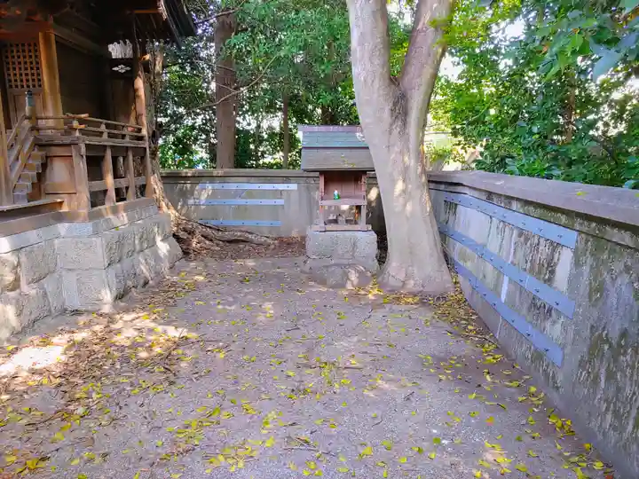 子安神明社(大留町6)の末社・摂社