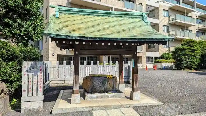 白金氷川神社の手水舎