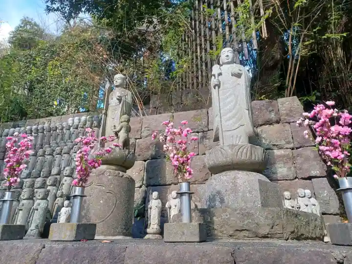 長谷寺の{uncategorized: "未分類", other: "その他", undefined: "問題あり", building: "その他建物", grave: "お墓", sacred_gate: "鳥居", guardian: "狛犬", statue: "像", buddha: "仏像", history: "歴史", nature: "自然", garden: "庭園", animal: "動物", pagoda: "塔", temizu: "手水舎", mountain_gate: "山門・神門", sanctuary: "本殿・本堂", subordinate: "末社・摂社", art: "芸術", scenery: "景色", jizo: "地蔵", ema: "絵馬", goshuin: "御朱印", omikuji: "おみくじ", items: "授与品その他", amulet: "お守り", goshuincho: "御朱印帳", eats: "食事", festival: "お祭り", votive_dance: "神楽", shichigosan: "七五三参", wedding: "結婚式", experience: "体験その他", initially: "初詣", around: "周辺", anti_infection: "感染症対策"}
