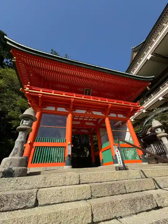 青岸渡寺の{uncategorized: "未分類", other: "その他", undefined: "問題あり", building: "その他建物", grave: "お墓", sacred_gate: "鳥居", guardian: "狛犬", statue: "像", buddha: "仏像", history: "歴史", nature: "自然", garden: "庭園", animal: "動物", pagoda: "塔", temizu: "手水舎", mountain_gate: "山門・神門", sanctuary: "本殿・本堂", subordinate: "末社・摂社", art: "芸術", scenery: "景色", jizo: "地蔵", ema: "絵馬", goshuin: "御朱印", omikuji: "おみくじ", items: "授与品その他", amulet: "お守り", goshuincho: "御朱印帳", eats: "食事", festival: "お祭り", votive_dance: "神楽", shichigosan: "七五三参", wedding: "結婚式", experience: "体験その他", initially: "初詣", around: "周辺", anti_infection: "感染症対策"}