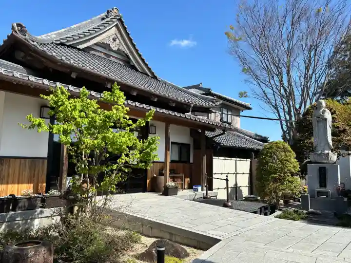 高徳寺の{uncategorized: "未分類", other: "その他", undefined: "問題あり", building: "その他建物", grave: "お墓", sacred_gate: "鳥居", guardian: "狛犬", statue: "像", buddha: "仏像", history: "歴史", nature: "自然", garden: "庭園", animal: "動物", pagoda: "塔", temizu: "手水舎", mountain_gate: "山門・神門", sanctuary: "本殿・本堂", subordinate: "末社・摂社", art: "芸術", scenery: "景色", jizo: "地蔵", ema: "絵馬", goshuin: "御朱印", omikuji: "おみくじ", items: "授与品その他", amulet: "お守り", goshuincho: "御朱印帳", eats: "食事", festival: "お祭り", votive_dance: "神楽", shichigosan: "七五三参", wedding: "結婚式", experience: "体験その他", initially: "初詣", around: "周辺", anti_infection: "感染症対策"}