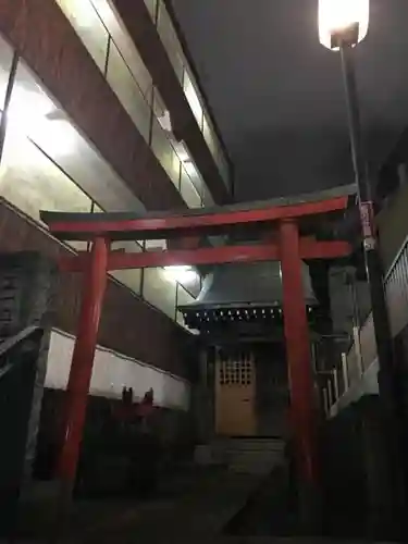 福徳稲荷大明神の鳥居