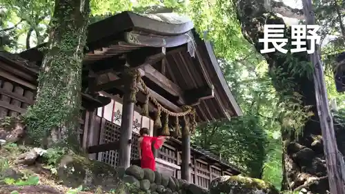 諏訪大社上社前宮の本殿・本堂