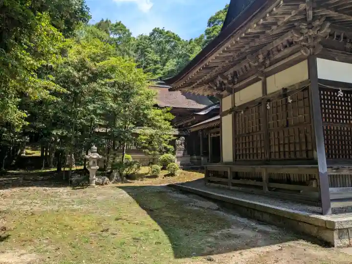 山津照神社の{uncategorized: "未分類", other: "その他", undefined: "問題あり", building: "その他建物", grave: "お墓", sacred_gate: "鳥居", guardian: "狛犬", statue: "像", buddha: "仏像", history: "歴史", nature: "自然", garden: "庭園", animal: "動物", pagoda: "塔", temizu: "手水舎", mountain_gate: "山門・神門", sanctuary: "本殿・本堂", subordinate: "末社・摂社", art: "芸術", scenery: "景色", jizo: "地蔵", ema: "絵馬", goshuin: "御朱印", omikuji: "おみくじ", items: "授与品その他", amulet: "お守り", goshuincho: "御朱印帳", eats: "食事", festival: "お祭り", votive_dance: "神楽", shichigosan: "七五三参", wedding: "結婚式", experience: "体験その他", initially: "初詣", around: "周辺", anti_infection: "感染症対策"}