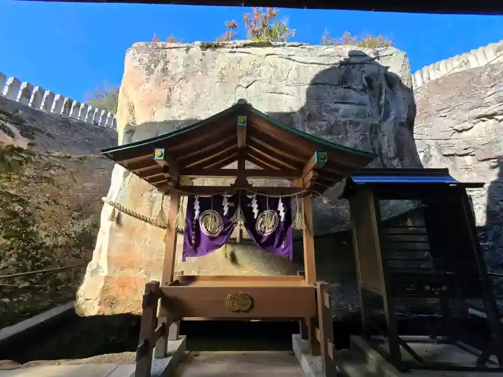 生石神社の{uncategorized: "未分類", other: "その他", undefined: "問題あり", building: "その他建物", grave: "お墓", sacred_gate: "鳥居", guardian: "狛犬", statue: "像", buddha: "仏像", history: "歴史", nature: "自然", garden: "庭園", animal: "動物", pagoda: "塔", temizu: "手水舎", mountain_gate: "山門・神門", sanctuary: "本殿・本堂", subordinate: "末社・摂社", art: "芸術", scenery: "景色", jizo: "地蔵", ema: "絵馬", goshuin: "御朱印", omikuji: "おみくじ", items: "授与品その他", amulet: "お守り", goshuincho: "御朱印帳", eats: "食事", festival: "お祭り", votive_dance: "神楽", shichigosan: "七五三参", wedding: "結婚式", experience: "体験その他", initially: "初詣", around: "周辺", anti_infection: "感染症対策"}