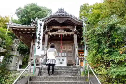 子安神社の本殿