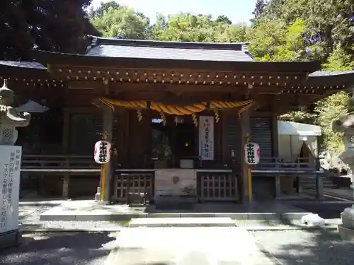 中氷川神社の本殿