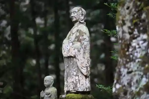 霊光寺の像