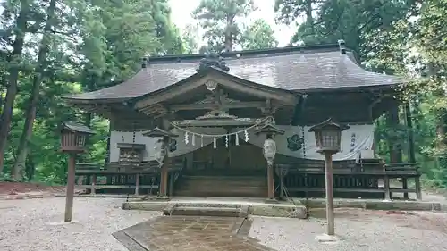 諏訪神社の本殿