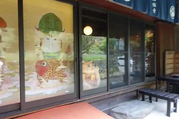 猫猫寺の本殿・本堂