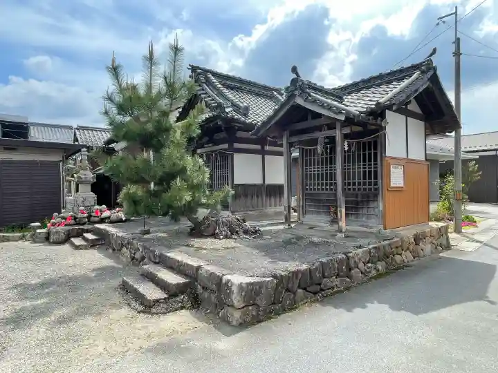 木津薬師堂の{uncategorized: "未分類", other: "その他", undefined: "問題あり", building: "その他建物", grave: "お墓", sacred_gate: "鳥居", guardian: "狛犬", statue: "像", buddha: "仏像", history: "歴史", nature: "自然", garden: "庭園", animal: "動物", pagoda: "塔", temizu: "手水舎", mountain_gate: "山門・神門", sanctuary: "本殿・本堂", subordinate: "末社・摂社", art: "芸術", scenery: "景色", jizo: "地蔵", ema: "絵馬", goshuin: "御朱印", omikuji: "おみくじ", items: "授与品その他", amulet: "お守り", goshuincho: "御朱印帳", eats: "食事", festival: "お祭り", votive_dance: "神楽", shichigosan: "七五三参", wedding: "結婚式", experience: "体験その他", initially: "初詣", around: "周辺", anti_infection: "感染症対策"}