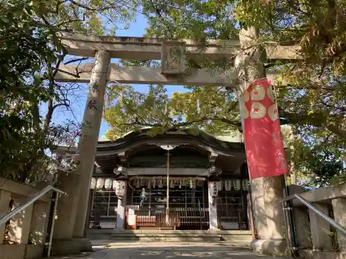 真田山 三光神社の{uncategorized: "未分類", other: "その他", undefined: "問題あり", building: "その他建物", grave: "お墓", sacred_gate: "鳥居", guardian: "狛犬", statue: "像", buddha: "仏像", history: "歴史", nature: "自然", garden: "庭園", animal: "動物", pagoda: "塔", temizu: "手水舎", mountain_gate: "山門・神門", sanctuary: "本殿・本堂", subordinate: "末社・摂社", art: "芸術", scenery: "景色", jizo: "地蔵", ema: "絵馬", goshuin: "御朱印", omikuji: "おみくじ", items: "授与品その他", amulet: "お守り", goshuincho: "御朱印帳", eats: "食事", festival: "お祭り", votive_dance: "神楽", shichigosan: "七五三参", wedding: "結婚式", experience: "体験その他", initially: "初詣", around: "周辺", anti_infection: "感染症対策"}