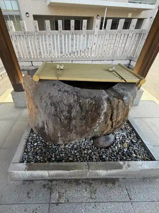 白金氷川神社の{uncategorized: "未分類", other: "その他", undefined: "問題あり", building: "その他建物", grave: "お墓", sacred_gate: "鳥居", guardian: "狛犬", statue: "像", buddha: "仏像", history: "歴史", nature: "自然", garden: "庭園", animal: "動物", pagoda: "塔", temizu: "手水舎", mountain_gate: "山門・神門", sanctuary: "本殿・本堂", subordinate: "末社・摂社", art: "芸術", scenery: "景色", jizo: "地蔵", ema: "絵馬", goshuin: "御朱印", omikuji: "おみくじ", items: "授与品その他", amulet: "お守り", goshuincho: "御朱印帳", eats: "食事", festival: "お祭り", votive_dance: "神楽", shichigosan: "七五三参", wedding: "結婚式", experience: "体験その他", initially: "初詣", around: "周辺", anti_infection: "感染症対策"}