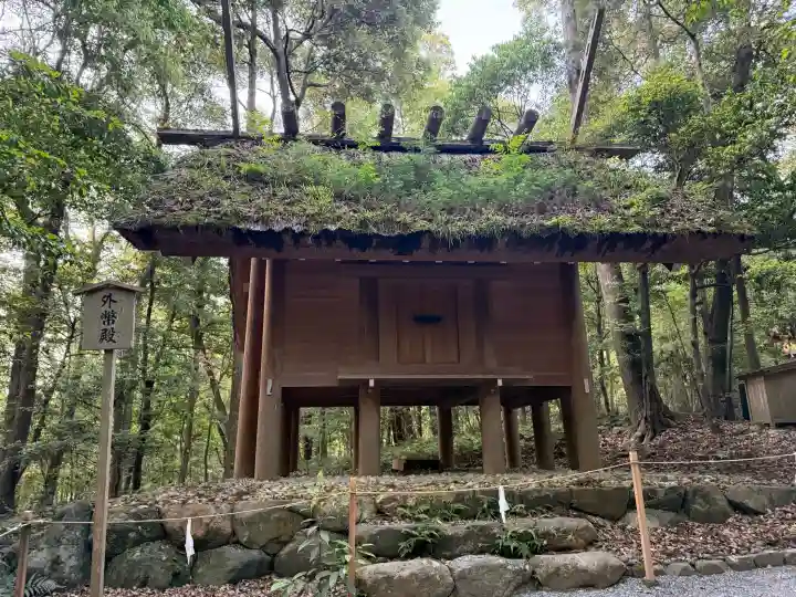 伊勢神宮内宮(皇大神宮)の{uncategorized: "未分類", other: "その他", undefined: "問題あり", building: "その他建物", grave: "お墓", sacred_gate: "鳥居", guardian: "狛犬", statue: "像", buddha: "仏像", history: "歴史", nature: "自然", garden: "庭園", animal: "動物", pagoda: "塔", temizu: "手水舎", mountain_gate: "山門・神門", sanctuary: "本殿・本堂", subordinate: "末社・摂社", art: "芸術", scenery: "景色", jizo: "地蔵", ema: "絵馬", goshuin: "御朱印", omikuji: "おみくじ", items: "授与品その他", amulet: "お守り", goshuincho: "御朱印帳", eats: "食事", festival: "お祭り", votive_dance: "神楽", shichigosan: "七五三参", wedding: "結婚式", experience: "体験その他", initially: "初詣", around: "周辺", anti_infection: "感染症対策"}