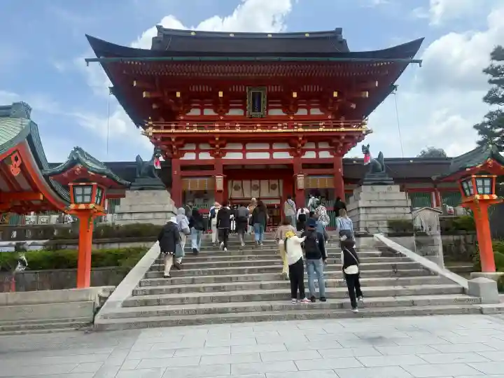 伏見稲荷大社の{uncategorized: "未分類", other: "その他", undefined: "問題あり", building: "その他建物", grave: "お墓", sacred_gate: "鳥居", guardian: "狛犬", statue: "像", buddha: "仏像", history: "歴史", nature: "自然", garden: "庭園", animal: "動物", pagoda: "塔", temizu: "手水舎", mountain_gate: "山門・神門", sanctuary: "本殿・本堂", subordinate: "末社・摂社", art: "芸術", scenery: "景色", jizo: "地蔵", ema: "絵馬", goshuin: "御朱印", omikuji: "おみくじ", items: "授与品その他", amulet: "お守り", goshuincho: "御朱印帳", eats: "食事", festival: "お祭り", votive_dance: "神楽", shichigosan: "七五三参", wedding: "結婚式", experience: "体験その他", initially: "初詣", around: "周辺", anti_infection: "感染症対策"}