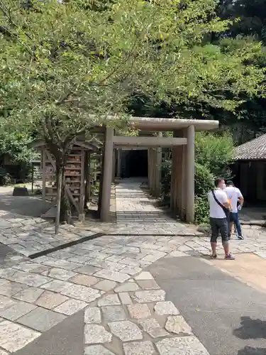 銭洗弁財天宇賀福神社の鳥居