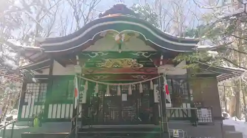 新屋山神社の本殿